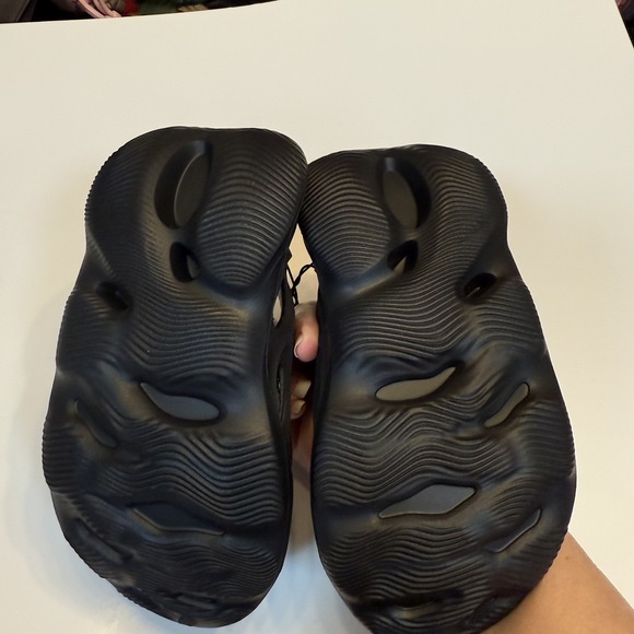 4 Toddler Foam Running Shoes, black New without tag. Unbranded Trendy ~ READ - Picture 6 of 6